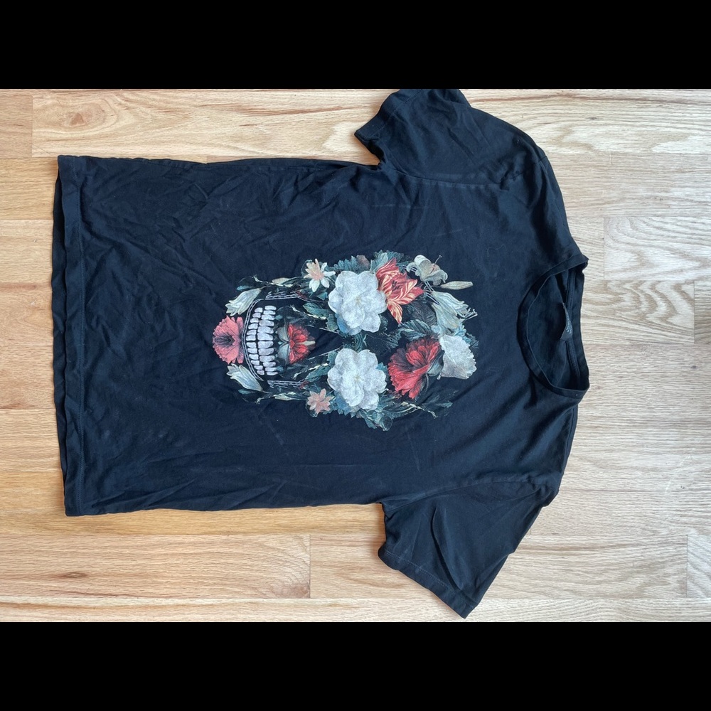 Zara men’s medium black flower skull t-shirt